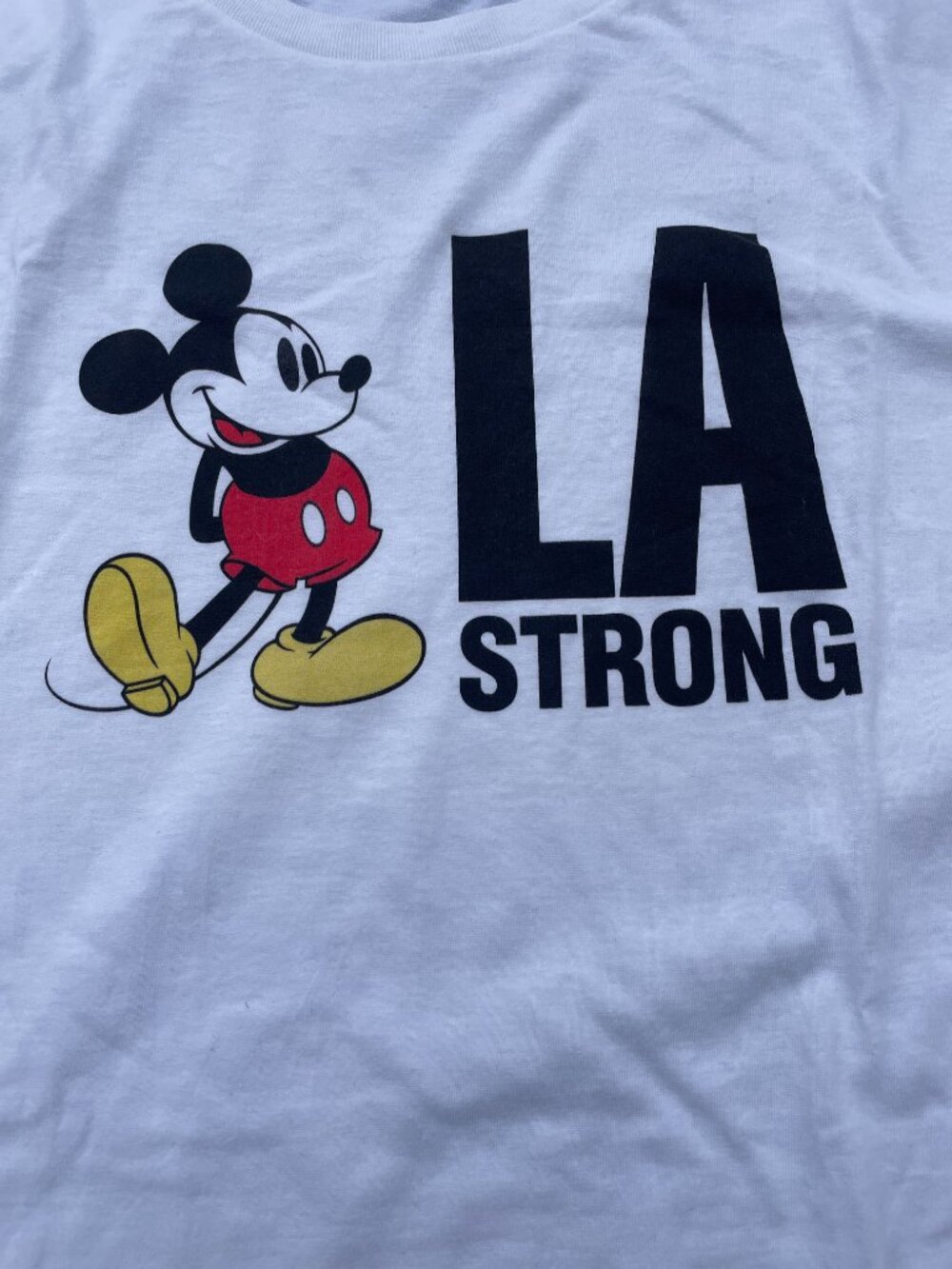 Disney parks LA STRONG Mickey Mouse White t-shirt adult Size XL NWOT